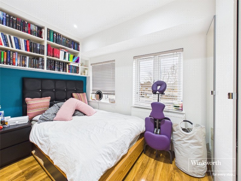 Edgwarebury Lane, Edgware, HA8