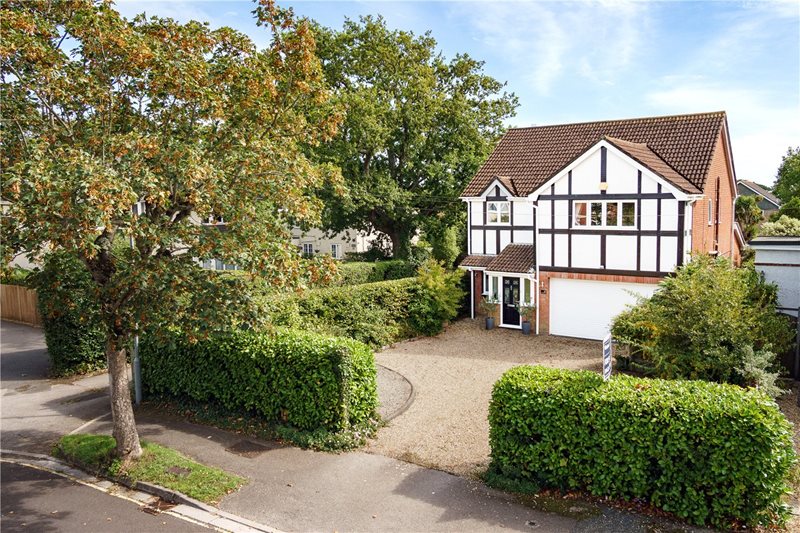 Stuart Road, Highcliffe, Dorset, BH23