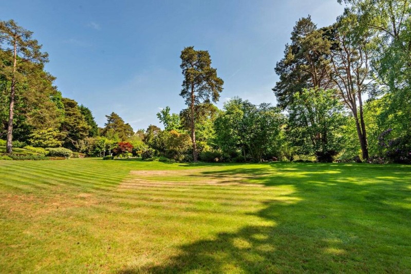 Yaffle Road, St Georges Hill, KT13