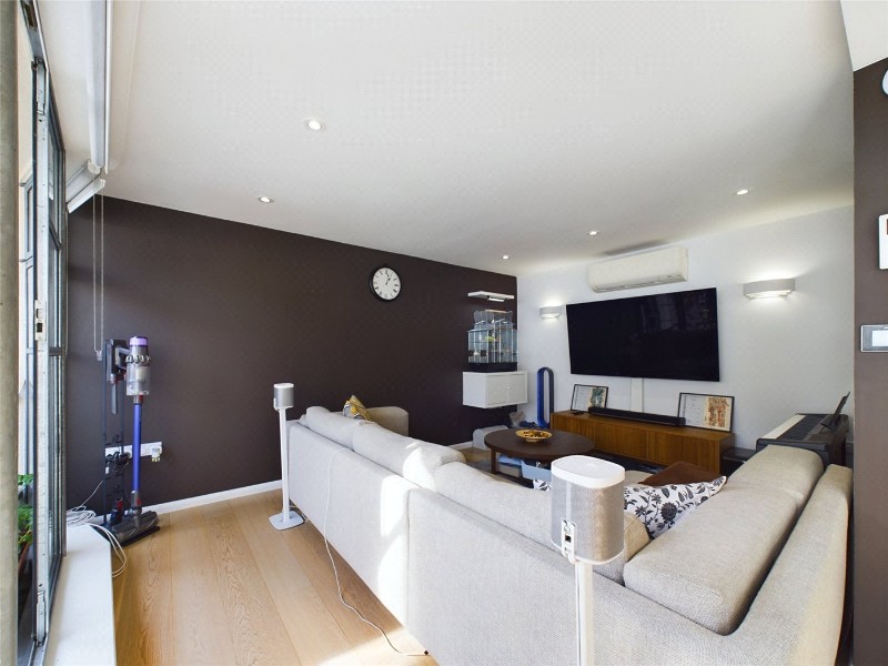 Bridel Mews, London, N1