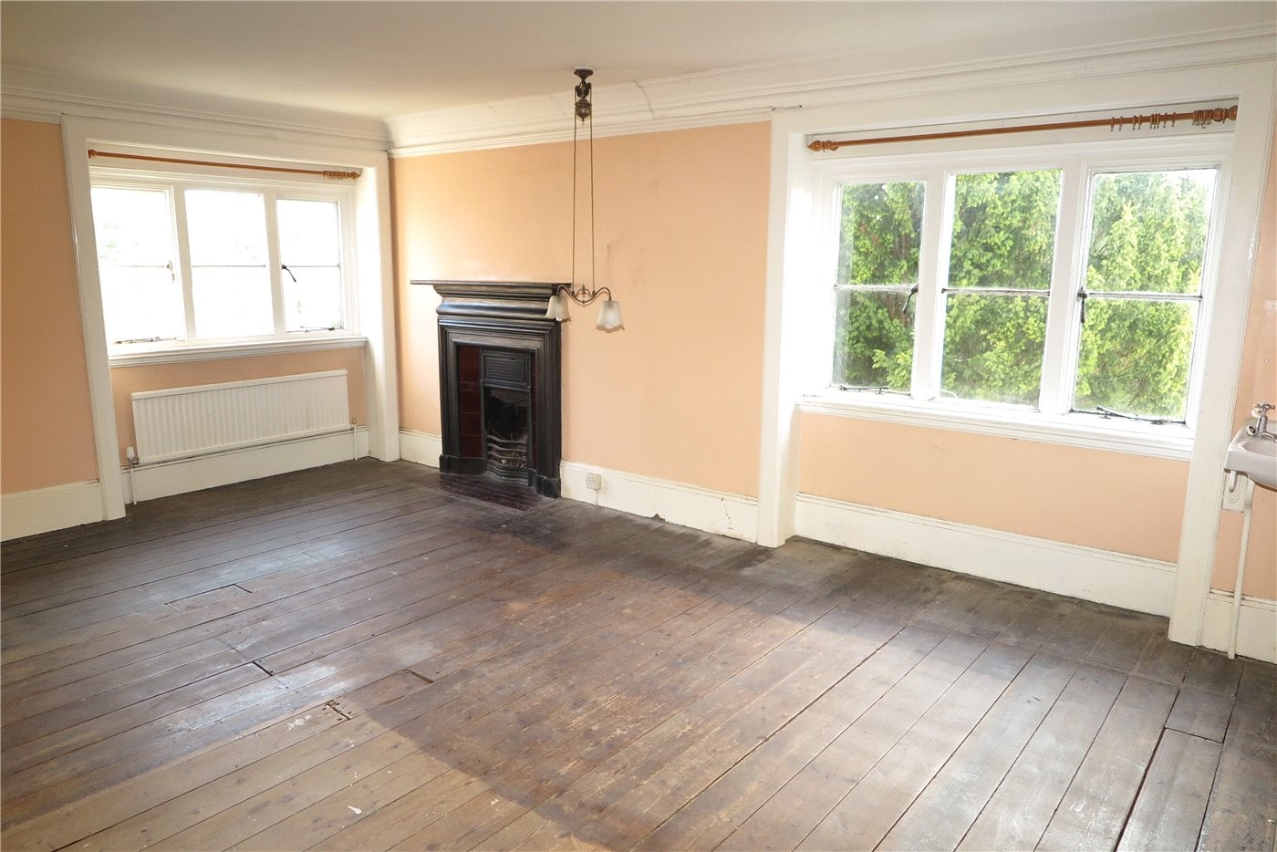 4 bedroom property for sale in Upper Hale Road, Upper Hale, Farnham
