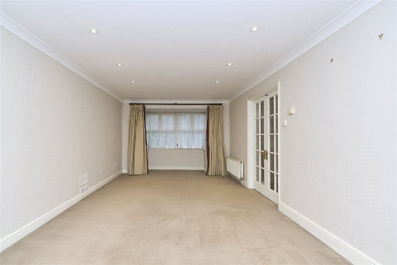 Saint Andrews Gardens, Cobham, Surrey, KT11