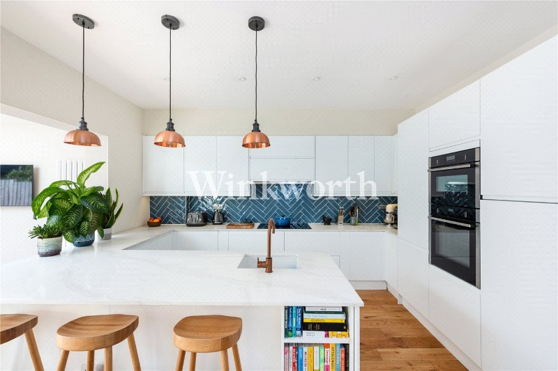 Hewitt Avenue, London, N22