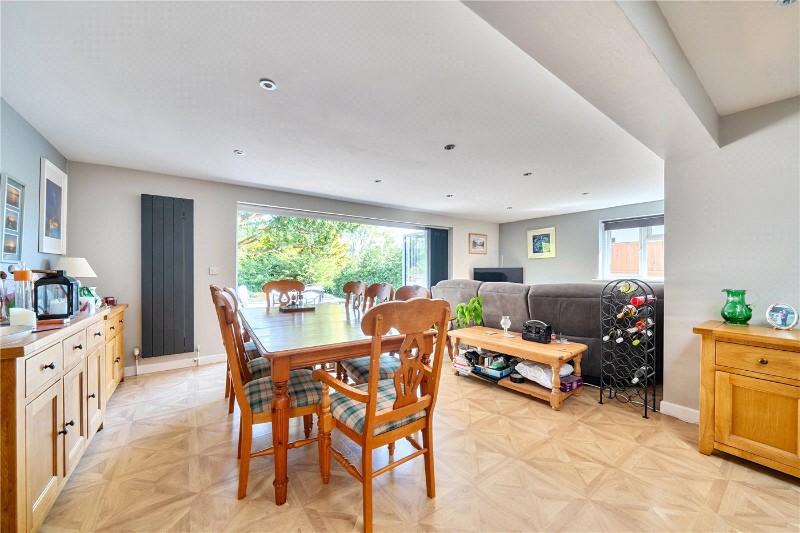 Nutbourne, Farnham, Surrey, GU9