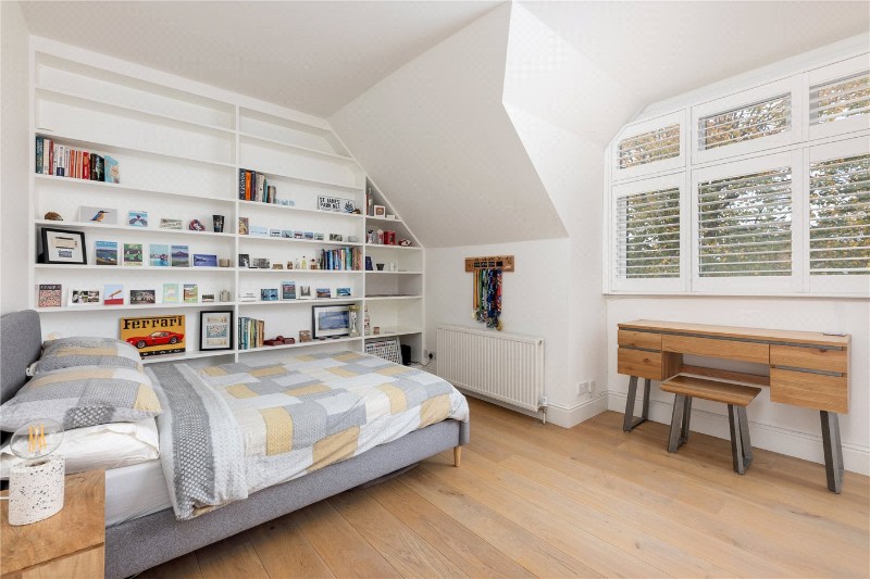 Dukes Avenue, London, W4