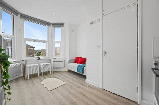 Bloemfontein Road, London, W12