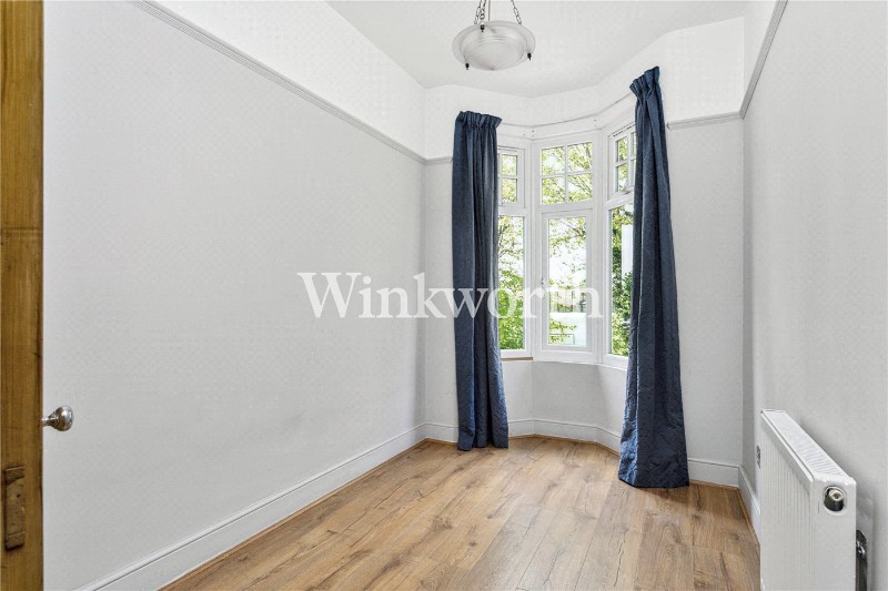 Chimes Avenue, London, N13