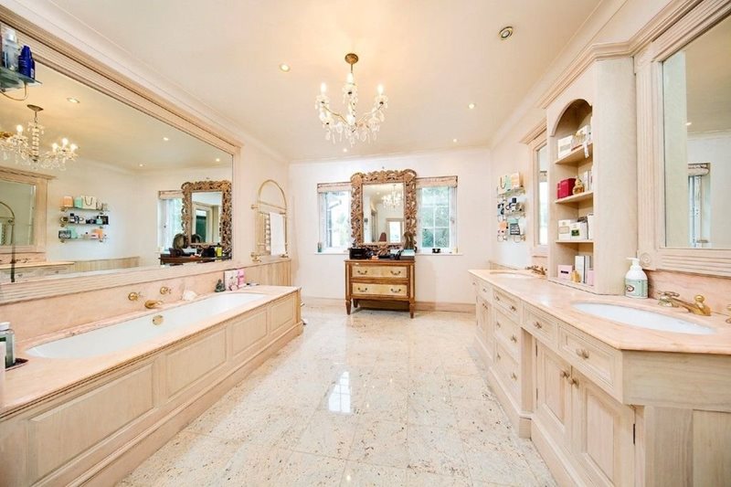 Roedean Crescent, London, SW15