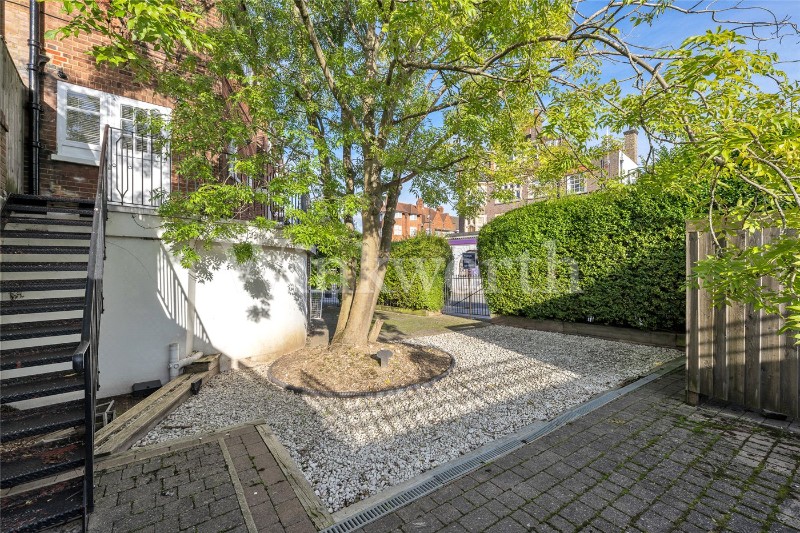 Golders Green Road, London, NW11