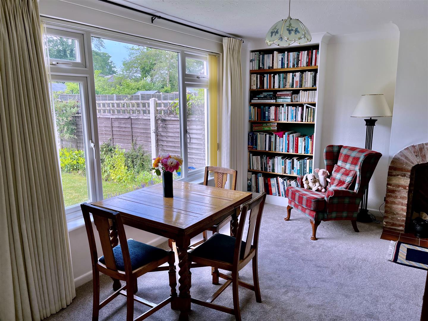 A LIVING DINING VEN.