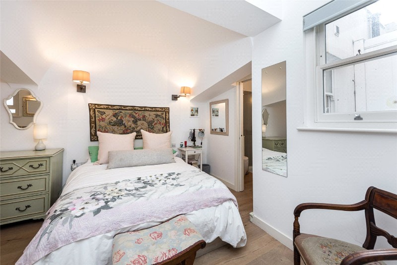 The Old Post House, Churton Place, London, SW1V
