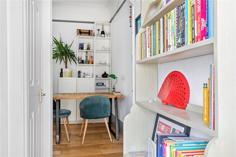 Knollys Road, London, SW16