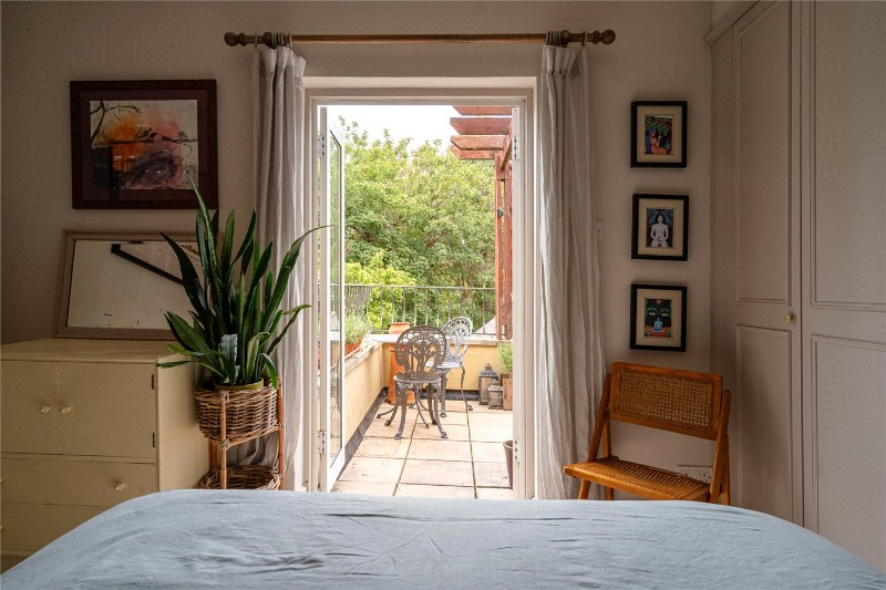 Knollys Road, London, SW16