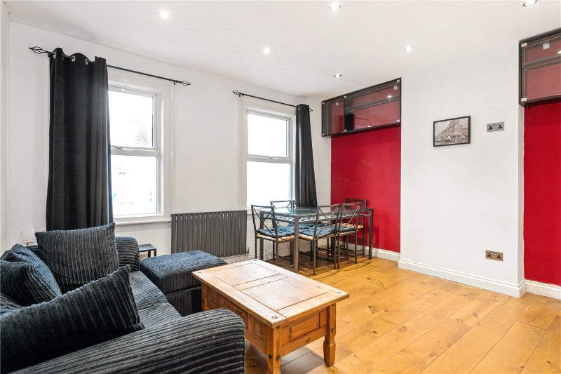 St. James&#39;s Street, London, E17