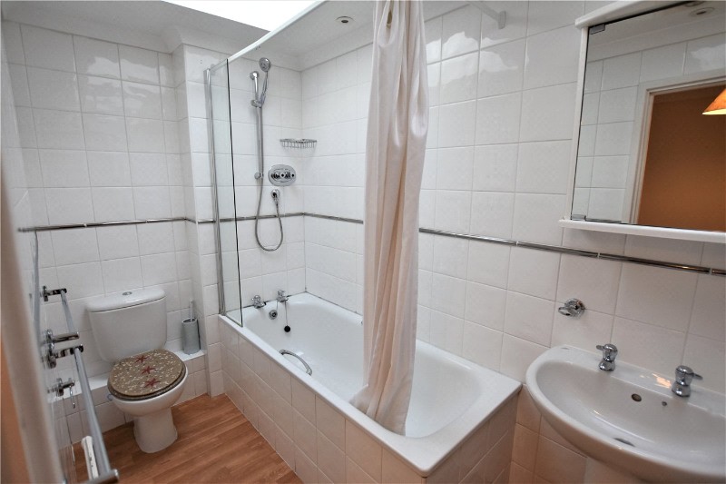 Waterside Close, London, SE16