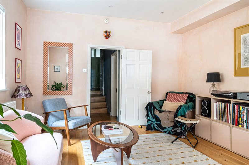 Deronda Road, London, SE24