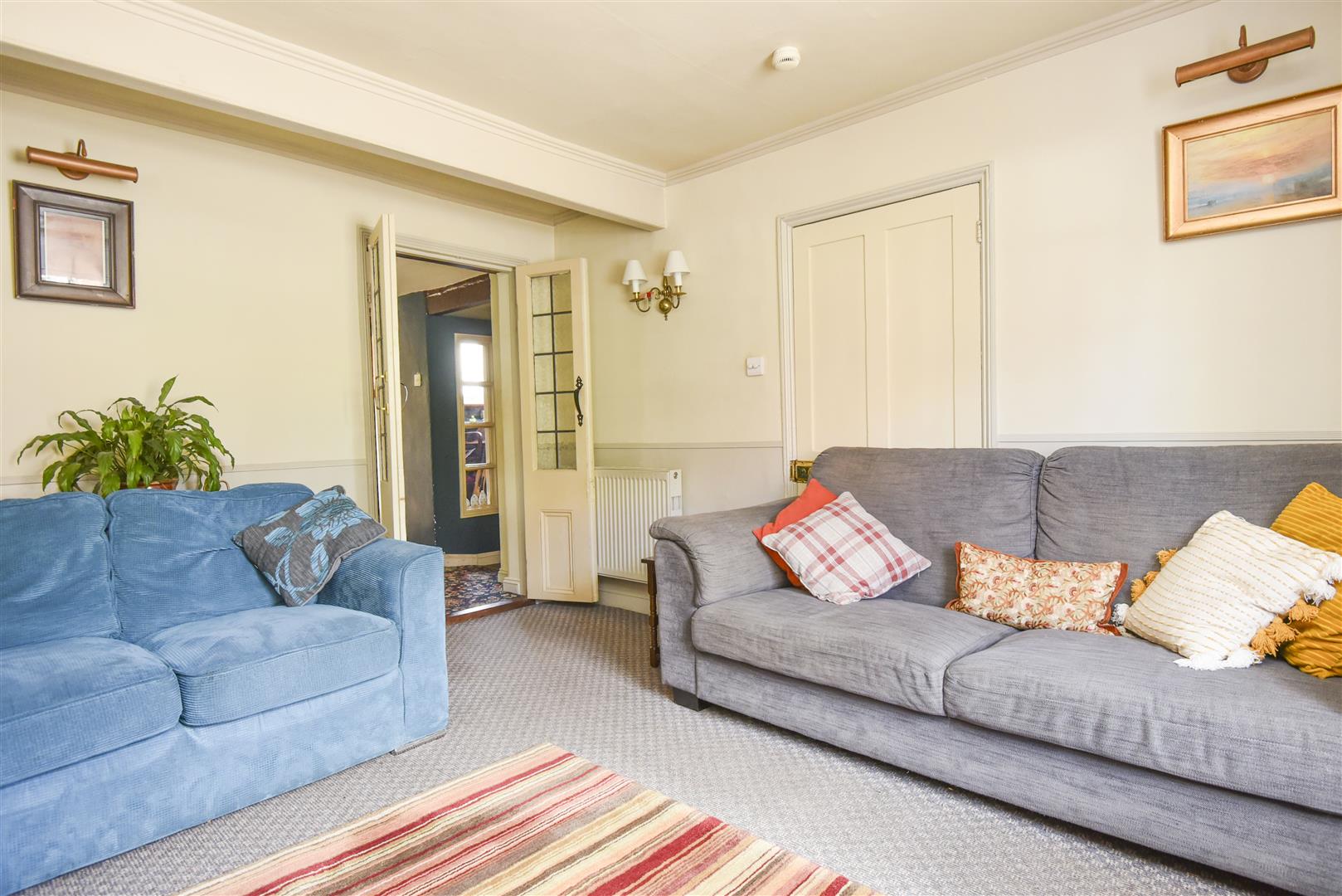 A SITTING ROOM 78 2.