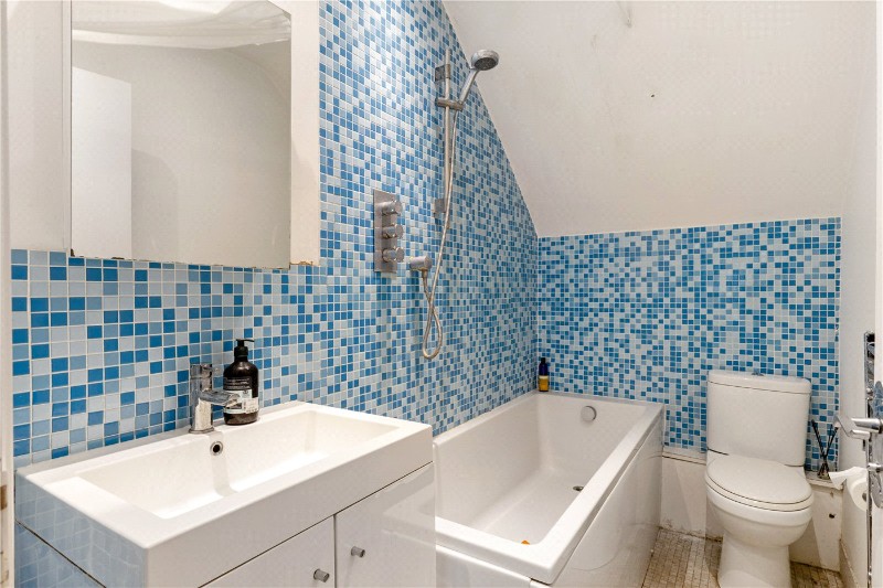 Larkhall Rise, London, SW4