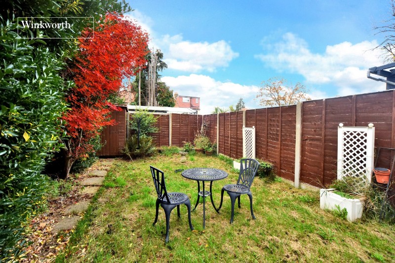 Gander Green Lane, Sutton, SM1