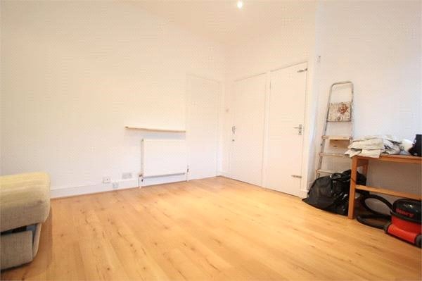 Beach Avenue, Leigh-on-Sea, SS9