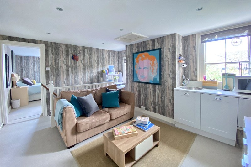 Mayflower Way, Farnham Common, SL2