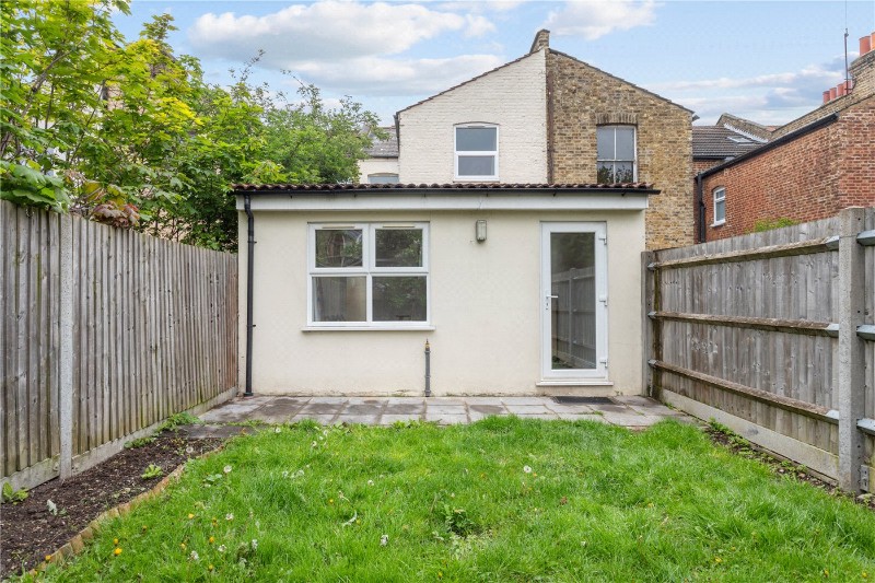 Pitcairn Road, London, CR4