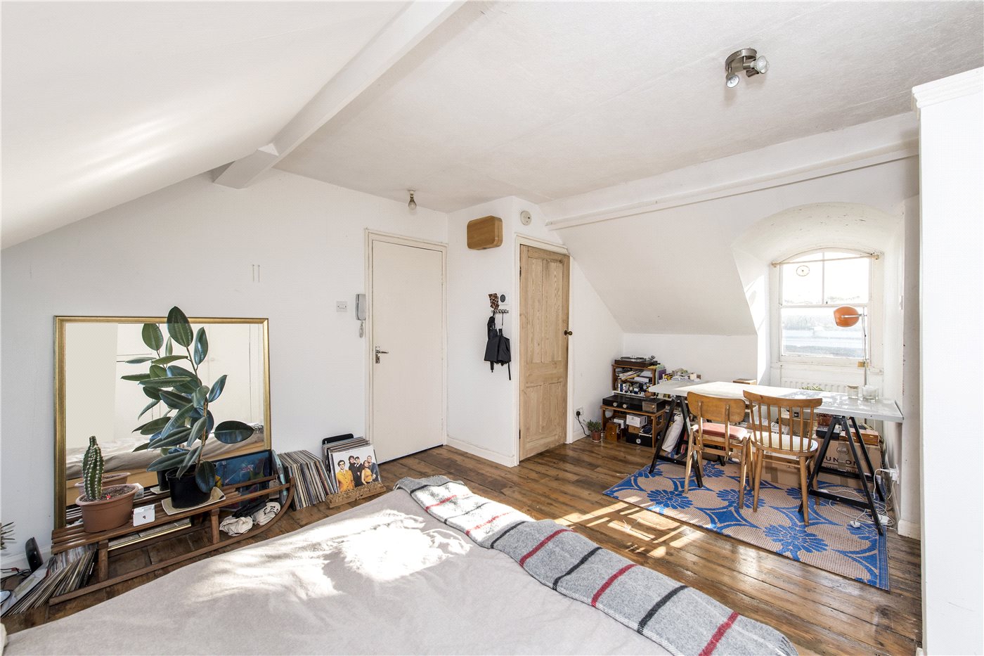Studio Room