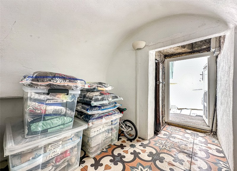 Grosvenor Road, London, SW1V