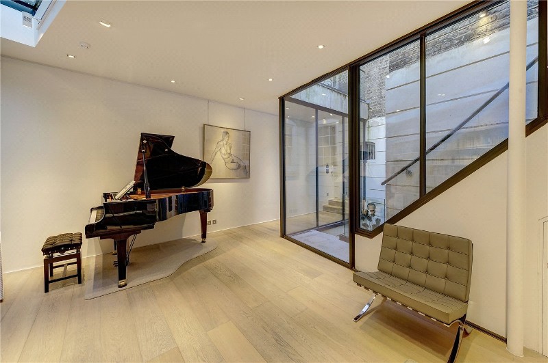 Holland Street, London, W8