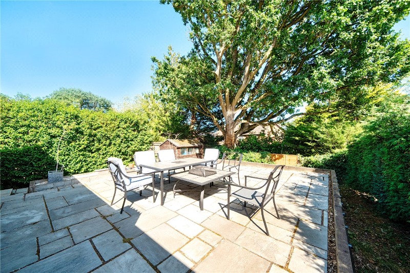 Nutbourne, Farnham, Surrey, GU9