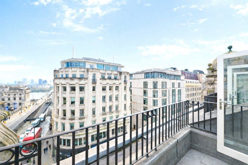 Strand, London, WC2R