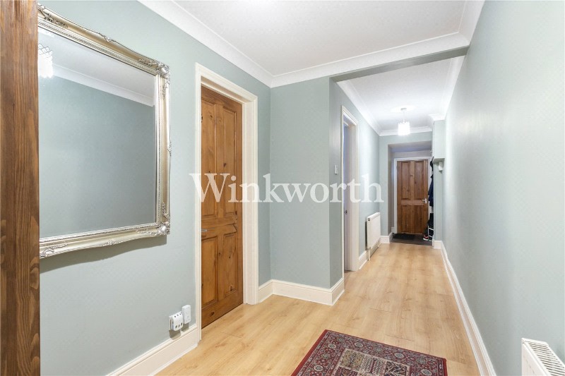 High Road, London, N22