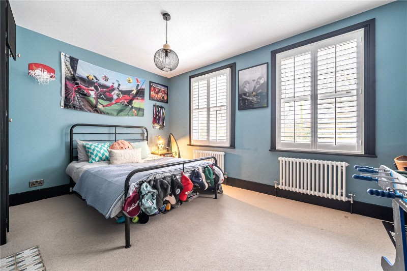 West End Grove, Farnham, Surrey, GU9