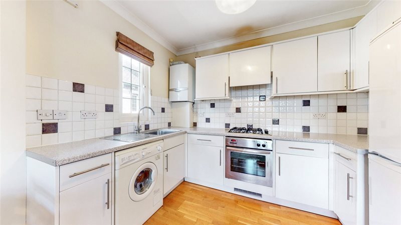 Gunnersbury Avenue, Ealing, London, W5