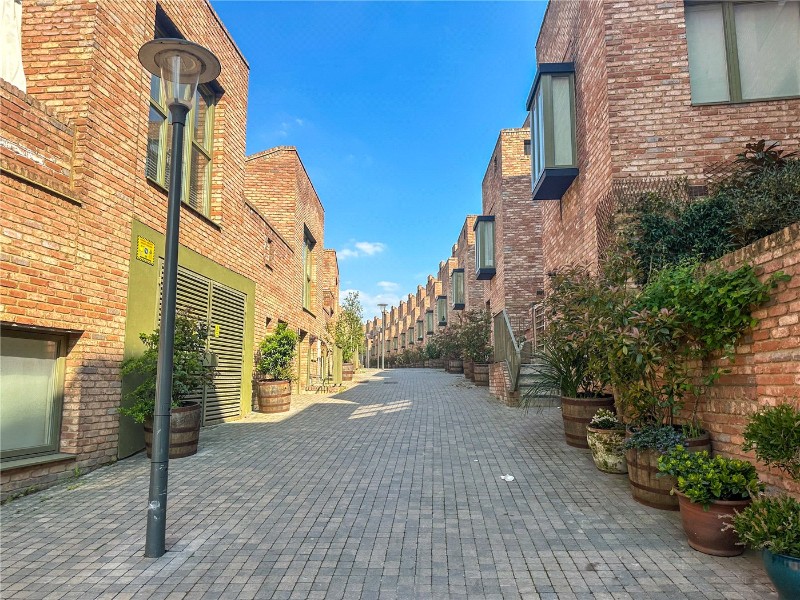 Edgewood Mews, Finchley, London, N3