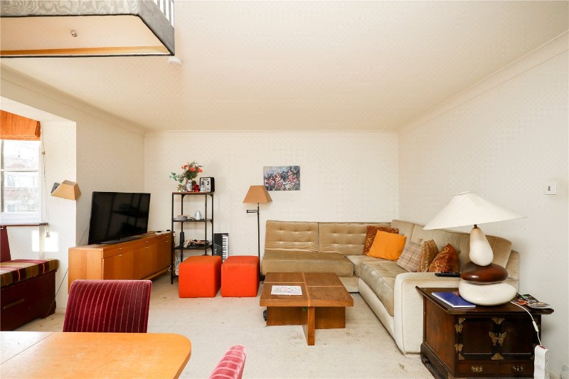 Avenue Road, London, W3