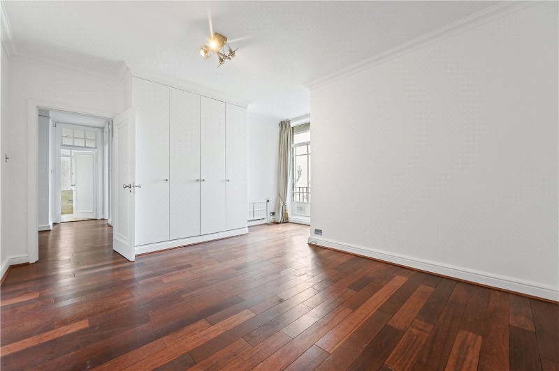 Oakwood Court, London, W14