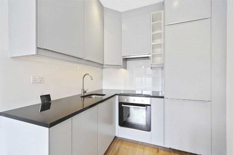 St Stephens Ave, London, W12