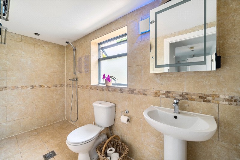 Broomleaf Road, Farnham, Surrey, GU9