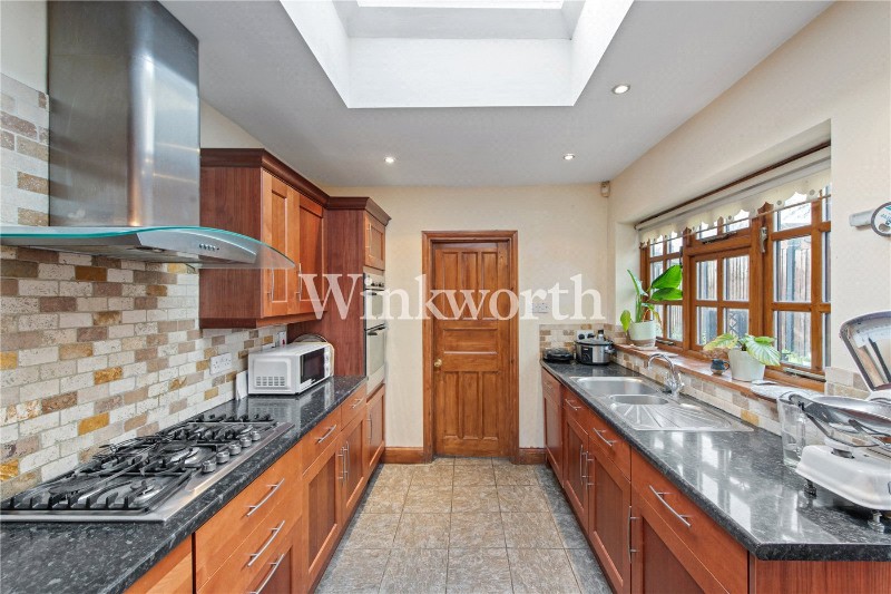 River Avenue, London, N13