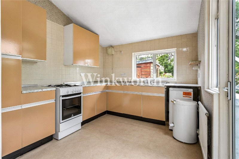 Caversham Avenue, London, N13