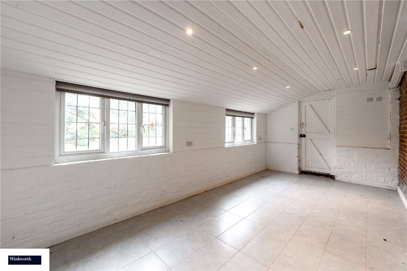 Oatlands Chase, Weybridge, Surrey, KT13