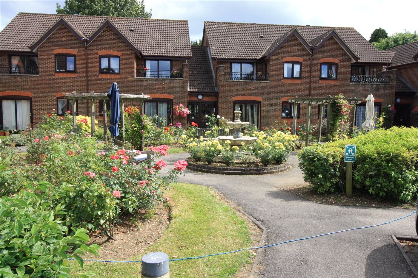 2 bedroom property for sale in Old School Close, Stokenchurch, High