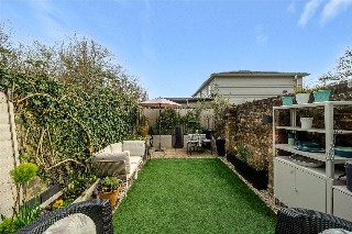 West Street, Farnham, Surrey, GU9