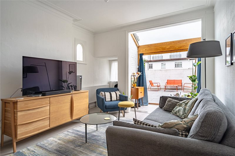 Kingscourt Road, London, SW16