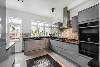 Broomfield Avenue, London, N13