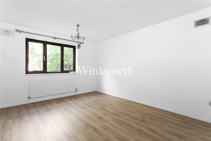 De Bohun Avenue, London, N14