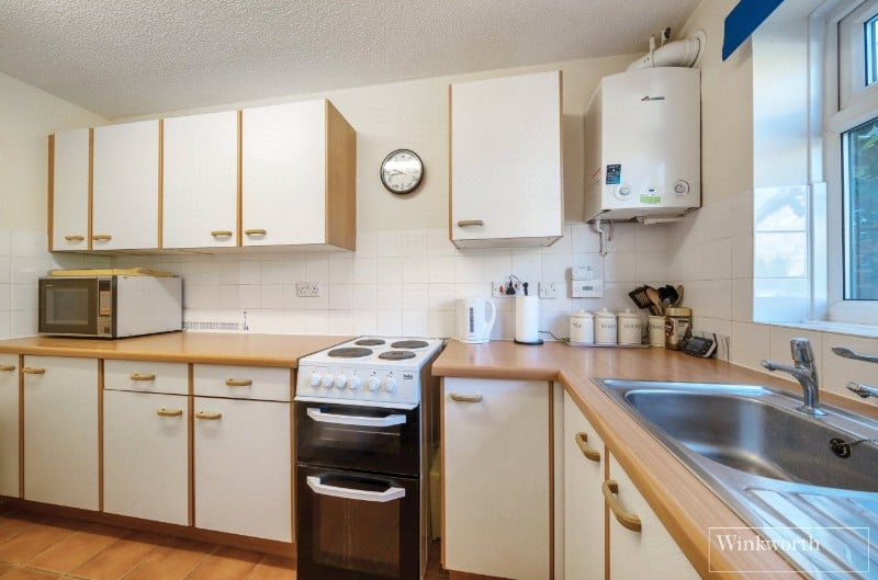 Hawkesworth Drive, Bagshot, Surrey, GU19