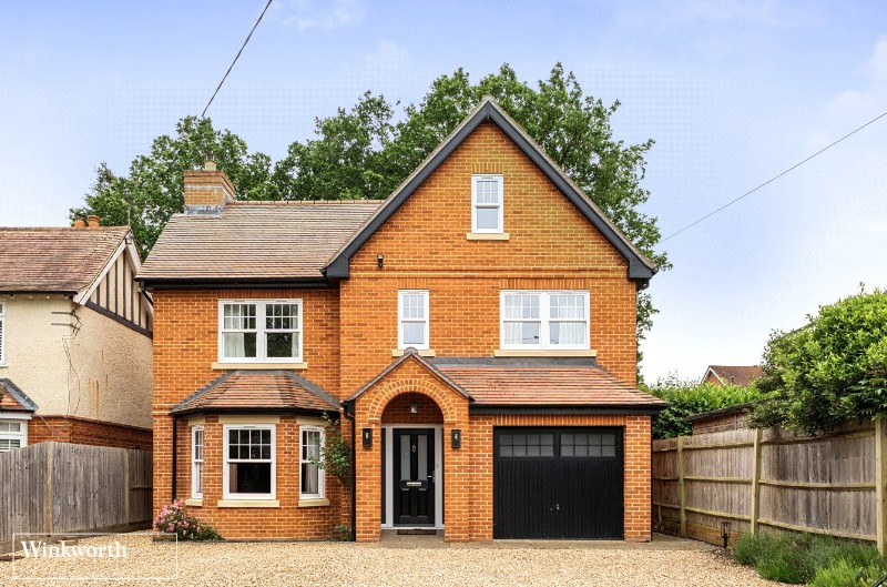 Dorchester Road, Hook, Hampshire, RG27