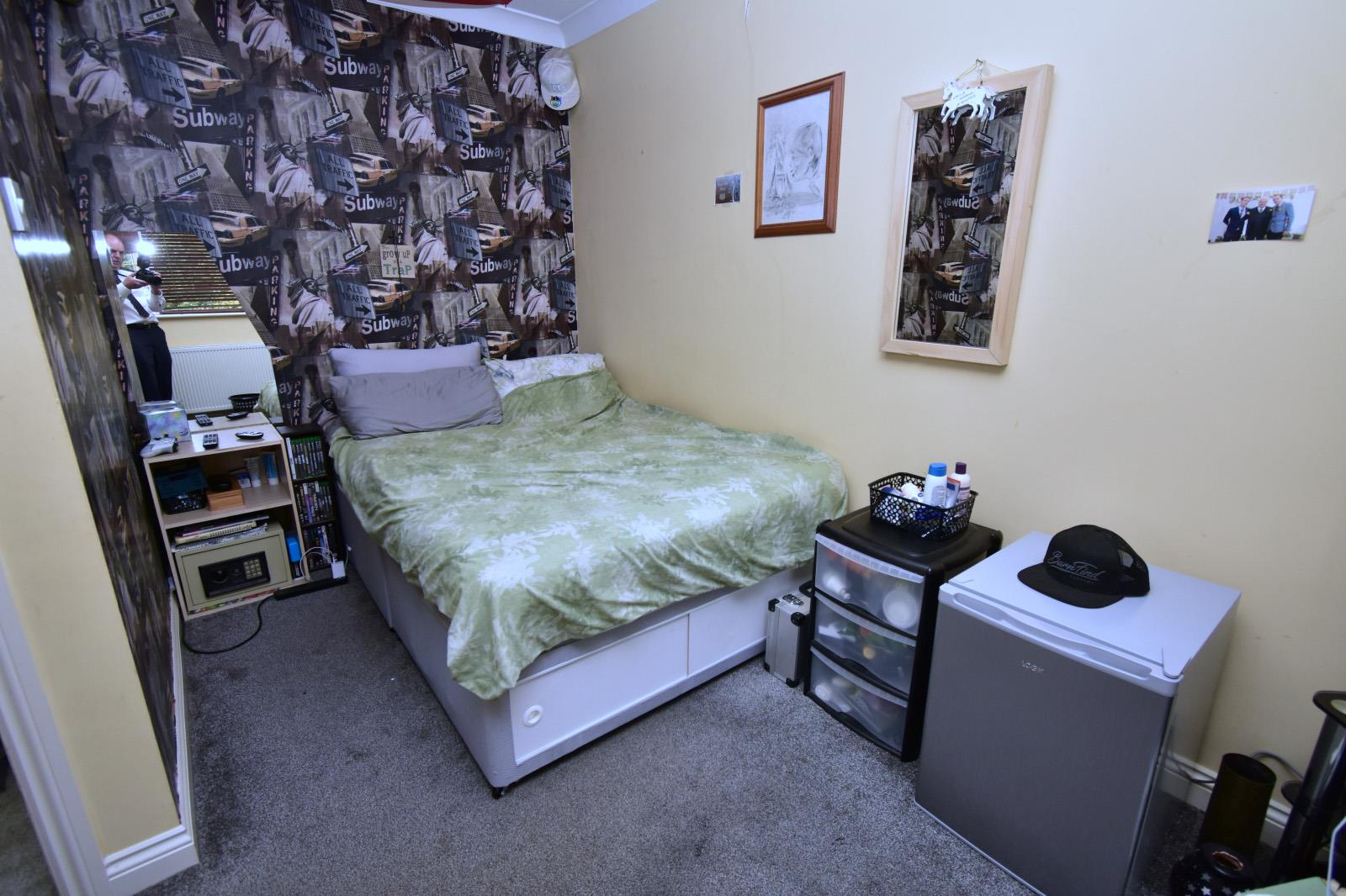 A BEDROOM 4.JPG